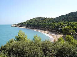 Vieste, Pizzomunno, Gargano - Splendida città sul Gargano, con numerosi alberghi, residence, hotel, villaggi, pensioni, agenzie e agriturismo a disposizione del Turismo. 